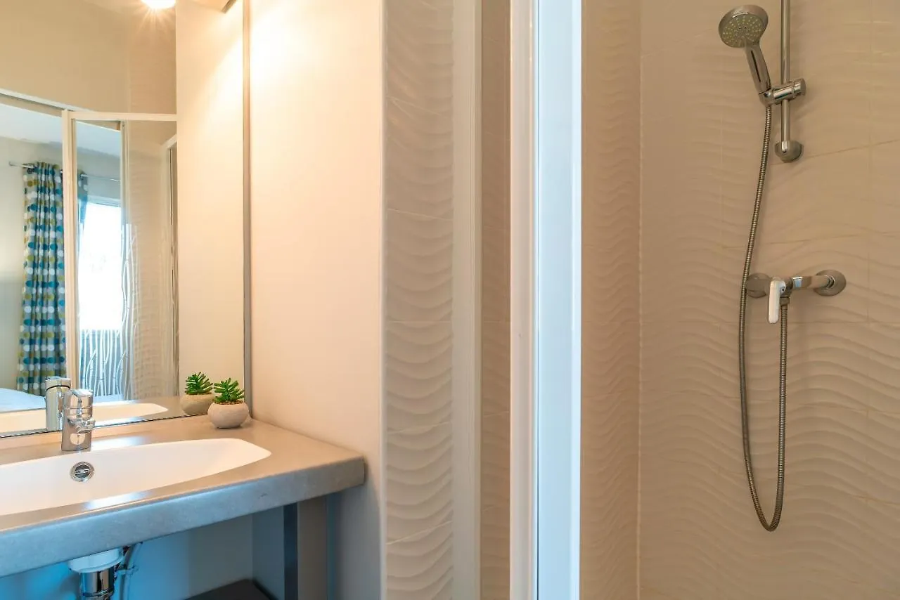 Les Thermes 408 - Appt Pour 4 Avec Piscine Partagee Concarneau 0*,  France